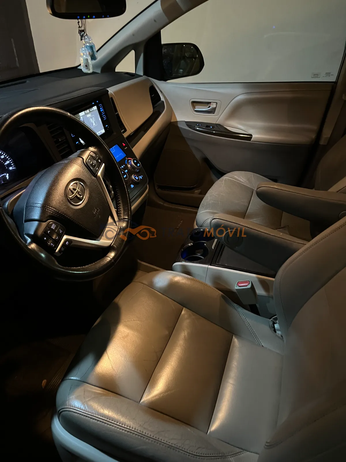 Sienna 2015 XLE - Image 05 (September 9, 2026)